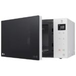 Микроволновая печь BBK 23MWG-930S/BW черный/белый